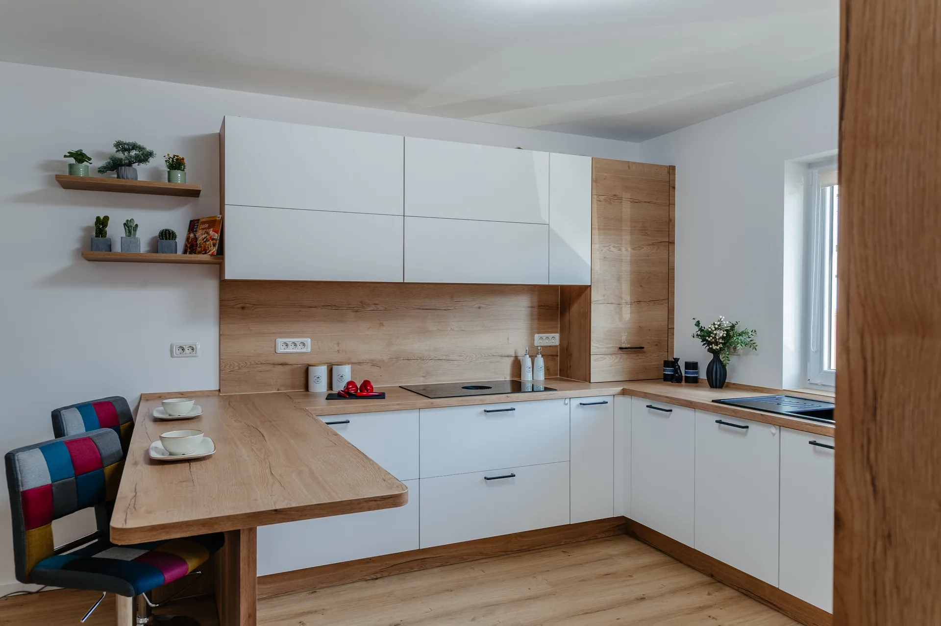 Plus — arctic white, blat oak ventura, bucătărie Nolte Küchen — Ipotești, Suceava