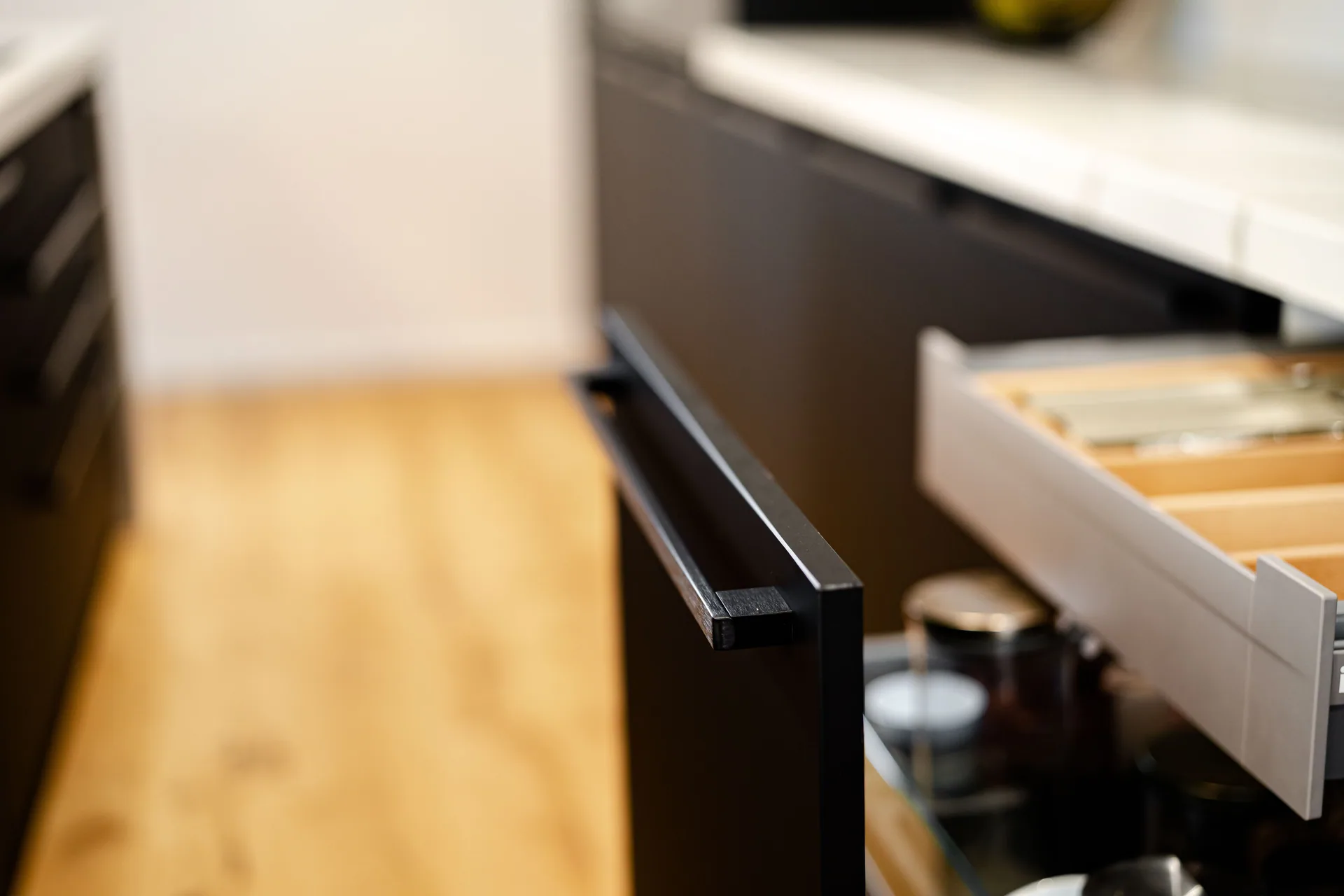 Plus — black, blat quartz — poza 14